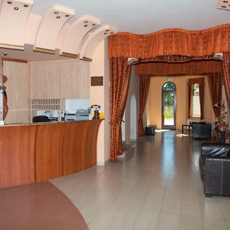 Hotel Fortuna Dávod Extérieur photo